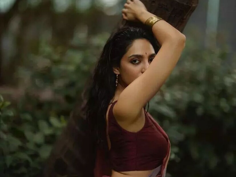 তবে সফল অভিনেত্রী হিসেবে নিজেকে প্রতিষ্ঠা করতে গিয়ে বহুবার প্রত‍্যাখ‍্যানের মুখোমুখি হয়েছেন নায়িকা। এমনকী গায়ের রং ফর্সা নয় বলেও তাঁকে বাদ দেওয়া হয়েছিল, এক সাক্ষাত্‍কারে নিজেই জানিয়েছিলেন তিনি।
