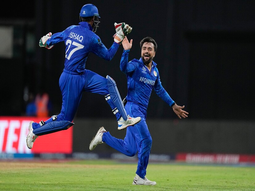 ২৬ বছর বয়সী লেগ স্পিনার গতকাল দেশের রাজধানী কাবুলের ইম্পেরিয়াল কন্টিনেন্টাল হোটেলে বিয়ে সারেন। তবে তিনি একা নন, একসঙ্গে বিয়ে করেছেন তাঁর আরও তিন ভাই। আমির খলিল, জাকিউল্লাহ ও রাজা খান একসঙ্গে এই শুভ কাজ সারেন। রশিদের বিয়েতে হাজির ছিলেন তাঁর সতীর্থ মহম্মদ নবী, মুজিব উর রহমান, আজমতউল্লাহ ওমরজাই, নাজিবউল্লাহ জাদরান, রহমত শাহ, ফজলহক ফারুকি, আফগানিস্তান ক্রিকেট বোর্ডের (এসিবি) চেয়ারম্যান মিরওয়াইজ আশরাফ, বোর্ডের প্রধান নির্বাহী নসিব খান-সহ আরও অনেকে।