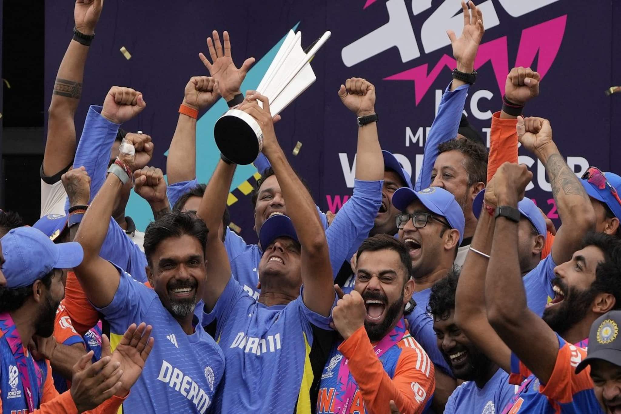 ভারতের বিশ্বকাপ জয়ে দেশজুড়ে উৎসব! আনন্দ-উল্লাসের ছবি উত্তর থেকে দক্ষিণ