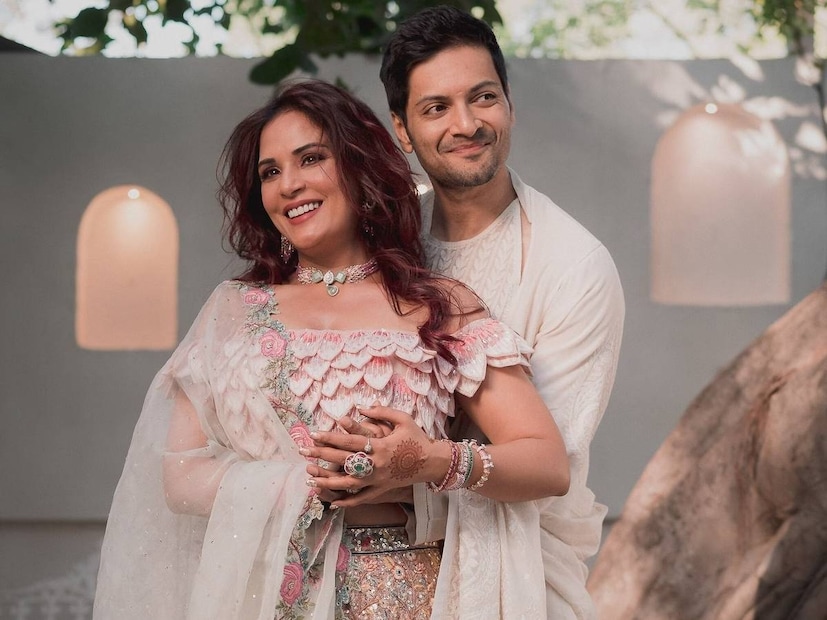 আলি সোশ্যাল মিডিয়ায় পোস্ট করলেন, ‘১৬.০৭.২৪ তারিখে একটি সুস্থ শিশু কন্যার আগমনের ঘোষণা করতে গিয়ে খুবই আনন্দিত আমরা। আমাদের পরিবারের লোকেরাও খুব খুশি। আমরা আমাদের শুভাকাঙ্ক্ষীদের কাছে কৃতজ্ঞ। তাঁদের ভালবাসা এবং আশীর্বাদের জন্য।’