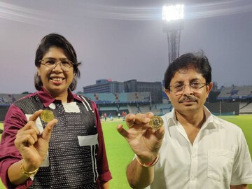 নতুন মুদ্রার উদ্বোধন।