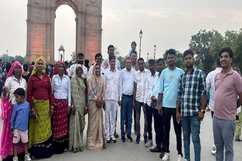 তাঁদের ভালবাসা, সমর্থন এবং আশীর্বাদই আমার অনুপ্রেরণার উৎস”। এরপর গোটা পরিবারকে নিয়ে দিল্লি ঘুরতে বের হন সাংসদ সঞ্জনা জাটভ। ঐতিহাসিক স্থানগুলো ঘুরে দেখেন। ছবিও তোলেন দেদার। সেইসব পারিবারিক ছবি সোশ্যাল মিডিয়া প্ল্যাটফর্ম এক্সে পোস্ট করেছেন তিনি।১৮তম লোকসভা অধিবেশনে শপথ নেওয়ার সময় কংগ্রেস সাংসদ সঞ্জনা বলেন, “ঈশ্বরের নামে শপথ নিচ্ছি, ভারতের সংবিধানের প্রতি সত্যিকারের বিশ্বাস এবং আনুগত্য দেখাব। ভারতের সার্বভৌমত্ব এবং অখণ্ডতা অক্ষুন্ন রাখব। নিজ পদের দায়িত্ব পালন করব”। 