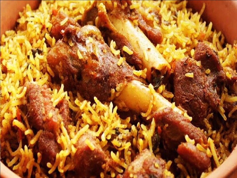 *বাংলাদেশের বিখ্যাত কাচ্চি বিরিয়ানি, তামিলনাড়ুর আম্বুর/ভানিয়াম্বাদি বিরিয়ানি, ঢাকাইয়া বিরিয়ানি, হায়দ্রাবাদি বিরিয়ানি, দিল্লি বিরিয়ানি এবং সর্বশেষ কলকাতা বিরিয়ানি‌। দেশ, রাজ্য বা যে কোনও এলাকারই হোক জিভে জল আনা এই খাবারের জনপ্রিয়তা সর্বাধিক। সংগৃহীত ছবি।