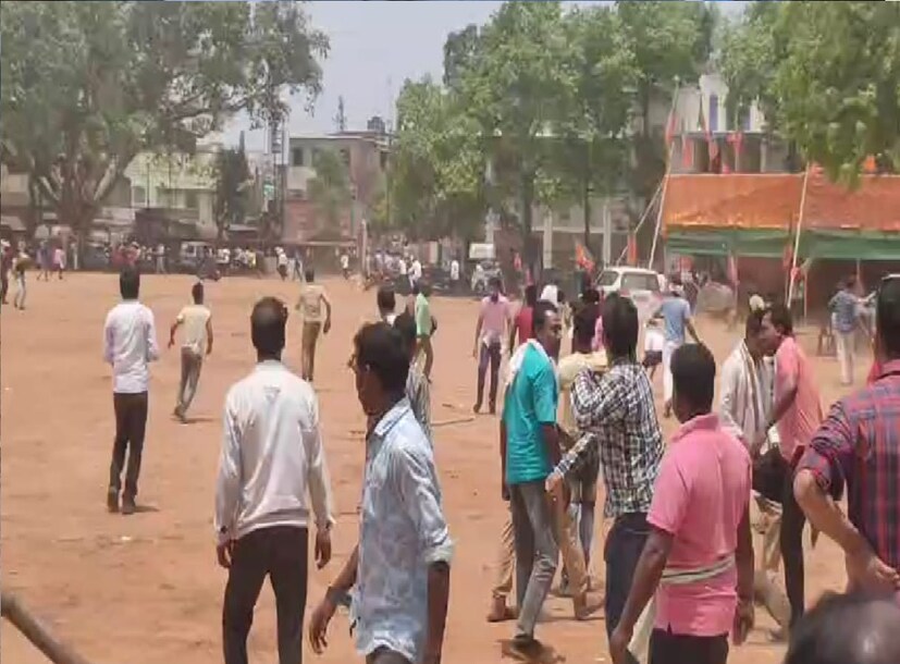 *বিষ্ণুপুর লোকসভা কেন্দ্রে ষষ্ঠ রাউন্ড শেষে ১৮,৩৮৫ ভোটে এগিয়ে বিজেপি প্রার্থী সৌমিত্র খাঁ। সৌমিত্র খাঁর প্রাপ্ত ভোট ২৪,৪২৪৯। সুজাতা মণ্ডলের প্রাপ্ত ভোট ২২,৫৮৬৪। প্রতিবেদন ও ছবিঃ নীলাঞ্জন বন্দ্যোপাধ্যায়।