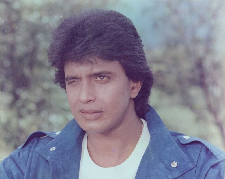 ভারতের সবচেয়ে ব্যর্থ তারকা হলেন...মিঠুন চক্রবর্তী ভারতীয় সিনেমায় একজন অভিনেতা হিসেবে সবচেয়ে বেশি ফ্লপের অধিকারী। পাঁচ দশকের কেরিয়ারে এই তারকা ২৭০ টি সিনেমায় কাজ করেছেন। এর মধ্যে রেকর্ড ১৮০টি ফ্লপ হয়েছে (১৩৩টি ফ্লপ এবং ৪৭ টি ডিসাস্টার)