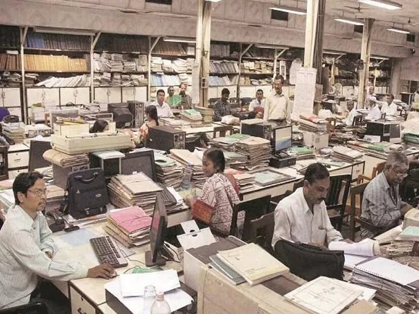 কেন্দ্রীয় সরকারি কর্মচারীদের মহার্ঘ্য ভাতা ৪ শতাংশ বাড়ানোর পরে, কেন্দ্রীয় সরকার অবসরকালীন গ্র্যাচুইটি এবং ডেথ গ্র্যাচুইটি ২৫ শতাংশ বৃদ্ধি করল। এই কারণে, গ্র্যাচুইটির সীমা ২০ লক্ষ টাকা থেকে এক ধাক্কায় বেড়ে হল ২৫ লক্ষ টাকা। এই বৃদ্ধি ১ জানুয়ারি ২০২৪ থেকে কার্যকর বলে বিবেচিত হবে৷