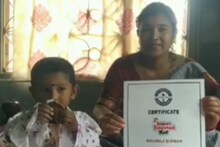 ২ বছরের শিশু গাইছে জাতীয় সঙ্গীত, ভিডিও না দেখলে বিশ্বাস হবে না
