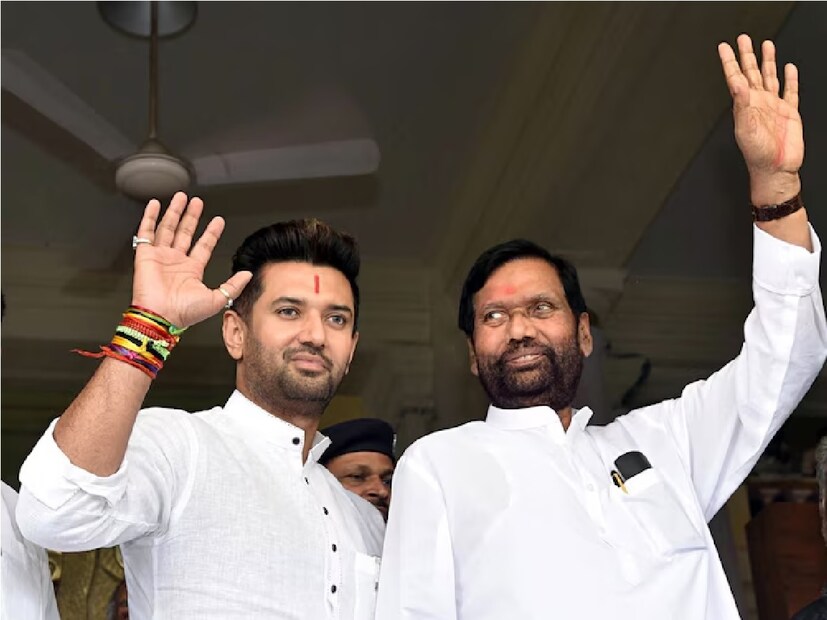 রীনা পাসওয়ানের বাপের বাড়ি দিল্লিতে, তা সত্ত্বেও তিনি বিয়ের পরে কখনও তাঁর বাপের বাড়িতে রাত কাটাননি। প্রদীপ শ্রীবাস্তব লিখেছেন যে রামবিলাস পাসোয়ানের আমলে রীনা কখনও তাঁর বাপের বাড়িতে রাতে থাকেননি। তিনি লিখেছেন যে রীনা যদি কখনও নিজের বাপের বাড়িতে যেতেন তাহলে সন্ধ্যায় ফিরে আসতেন৷  কারণ তিনি পাসওয়ানের ওষুধ থেকে শুরু করে সমস্ত কিছুর যত্ন নিতেন।
