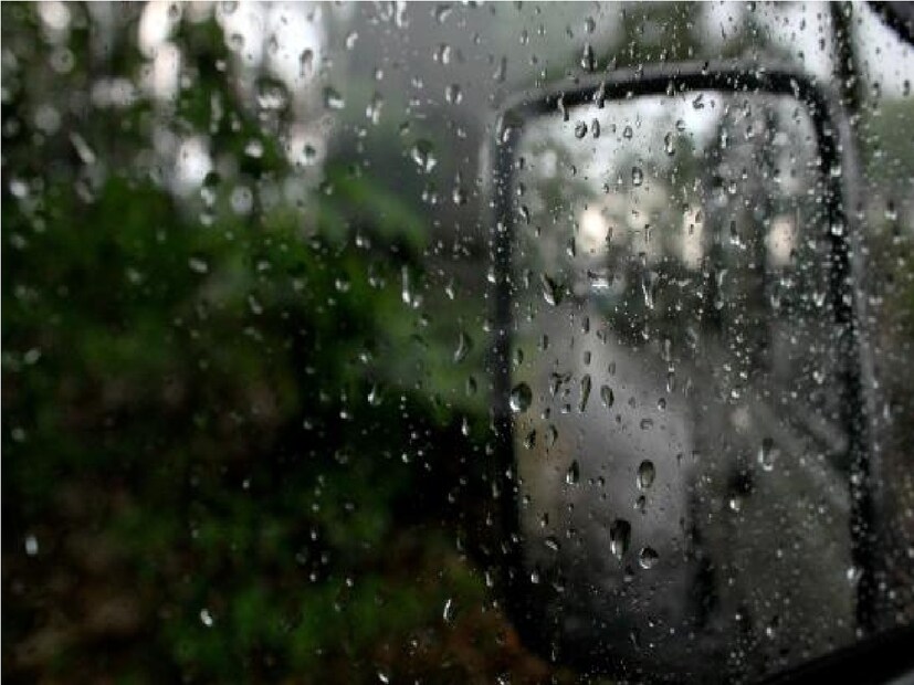 দার্জিলিং, কালিম্পং, জলপাইগুড়ি, আলিপুরদুয়ার ও কোচবিহার জেলায় ভারী বৃষ্টির সঙ্গে দমকা ঝোড়ো বাতাসের পূর্বাভাস। সিকিম, ভুটান-সহ উত্তর-পূর্ব ভারতের রাজ্যগুলিতে ব্যাপক বৃষ্টির প্রভাব পড়বে উত্তর বঙ্গের নদীগুলিতে।অতিভারী বৃষ্টি আলিপুরদুয়ার, জলপাইগুড়ি ও কোচবিহার জেলায়। মালদহ, উত্তর ও দক্ষিণ দিনাজপুরে বজ্রবিদ্যুৎসহ বৃষ্টির সঙ্গে ঝোড়ো হাওয়া থাকবে।