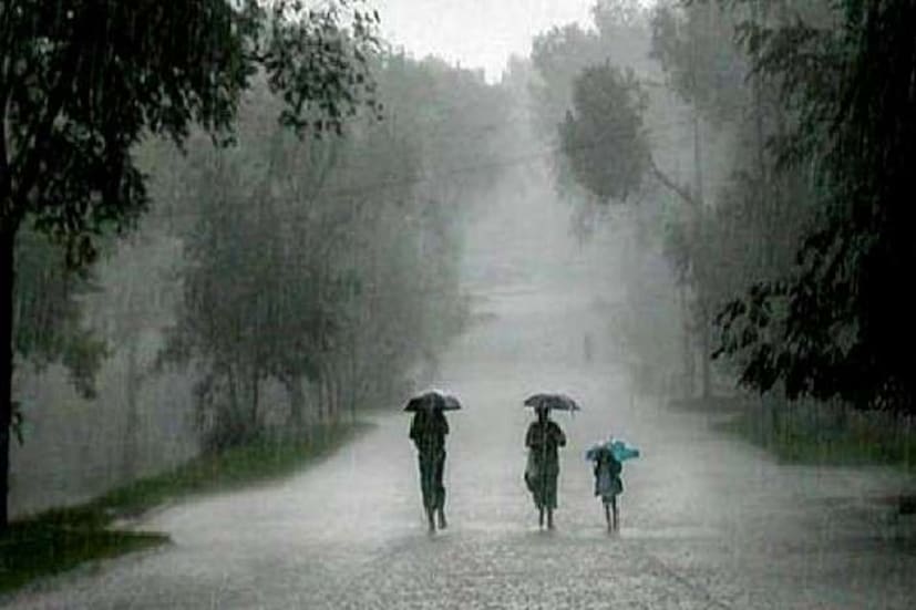 আগামী দু-তিন ঘণ্টায় ঝড়বৃষ্টির সতর্কতা দার্জিলিং, কালিম্পং, জলপাইগুড়ি জেলায়। বজ্রবিদ্যুৎসহ বৃষ্টির সঙ্গে বইবে ৪০ থেকে ৫০ কিলোমিটার গতিবেগে দমকা ঝোড়ো বাতাস। বজ্রপাতের আশঙ্কাও রয়েছে।