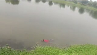 ভয়ঙ্কর কাণ্ড! জলের মধ্যে ওটা কী ভাসছে! ভয়ঙ্কর কাণ্ড! জলের মধ্যে ওটা কী ভাসছে!