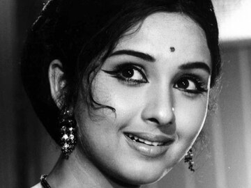 অসহ্য নরকযন্ত্রণা! ২৫ বছরেই বিধবা, দ্বিতীয় বিয়ের সময় গর্ভবতী হয়ে পড়েন নায়িকা