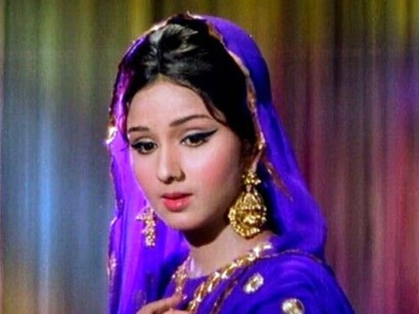 তারপর এমন একটি পরিস্থিতি তৈরি হয় যে, লীনার পরিবারের সদস্যরাও তাকে এই অবস্থার জন্য দায়ী বলে মনে করেন। একদিন মুম্বইয়ের রাস্তায় কিশোর কুমারের প্রস্তাব পেয়েছিলেন তিনি। এই পরিস্থিতিতে ফের কিশোর কুমারকে ডেকে তিনি জিজ্ঞাসা করলেন, আজও যদি তার প্রস্তাব প্রস্তুত থাকে তবে তার দিক থেকে হ্যাঁ। এ কথা শুনে কিশোর কুমারও সঙ্গে সঙ্গে হ্যাঁ বলে দেন।