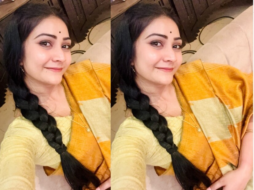 পরনে শাড়ি, গলায় একটা সোনার চেন, কপালে ছোট্ট কালো টিপ, চুলে বেনুনি করা৷ একেবারে ছিমছাম সাজে সেলফি পোস্ট করেছেন নতুন বউ৷  তবে হাতে নেই শাখা-পলা, কপালে নেই সিঁদুরও৷ এই সাজে নব বিবাহিতা কৌশাম্বিকে দেখে ভ্রু কুঁচকেছেন নেটিজেনদের একাংশ৷