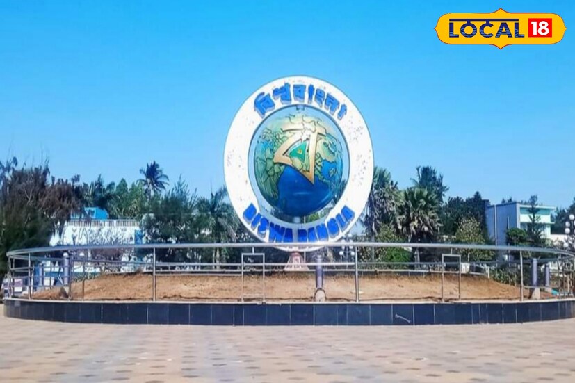 দক্ষিণবঙ্গের পশ্চিমের জেলাগুলির তাপমাত্রা প্রায় ৪০ ডিগ্রির কাছাকাছি থাকবে। কলকাতা সহ দক্ষিণবঙ্গের অন্যান্য জেলাগুলিতে তাপমাত্রা ৩৬ থেকে ৩৮ ডিগ্রি সেলসিয়াস থাকবে। দক্ষিণবঙ্গের জেলায় জেলায় বিক্ষিপ্ত ঝড় বৃষ্টির সম্ভাবনা রয়েছে।