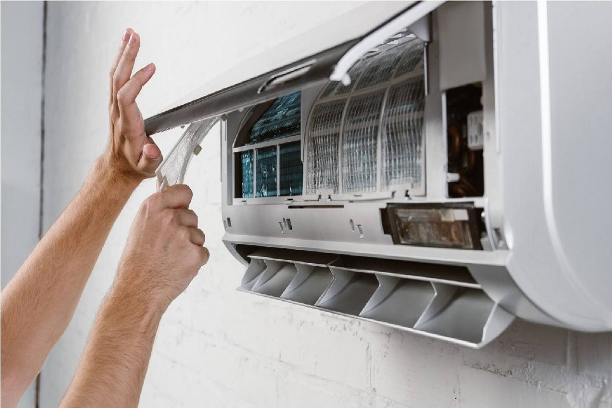 এসি সার্ভিসিং করাতে গিয়ে প্রতারণার শিকার হচ্ছেন না তো? ঠকার আগে সাবধান