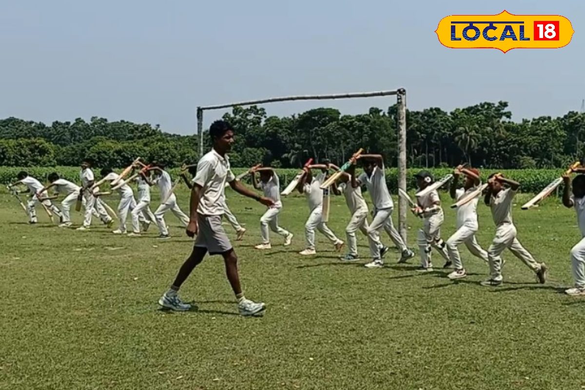 বিশ্বকাপের নেট বোলারের হাতে সুন্দরবনের ক্রিকেটের ভবিষ্যৎ বিশ্বকাপের নেট বোলারের হাতে সুন্দরবনের ক্রিকেটের ভবিষ্যৎ