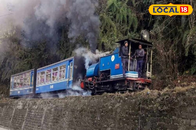 ট্রেন নং 02550 (দার্জিলিং – ঘুম - দার্জিলিং) ডিজেল স্পেশাল জয়রাইড দার্জিলিং থেকে দুপুর ৩.৩০ মিনিটে ছাড়বে এবং বিকেল ৪.১৫ মিনিটে ঘুম পৌঁছাবে। ফিরতি যাত্রায় ট্রেনটি ঘুম থেকে ৪.৩৫ মিনিটে ছাড়বে এবং ৫.০৫ মিনিটে দার্জিলিং পৌঁছাবে।