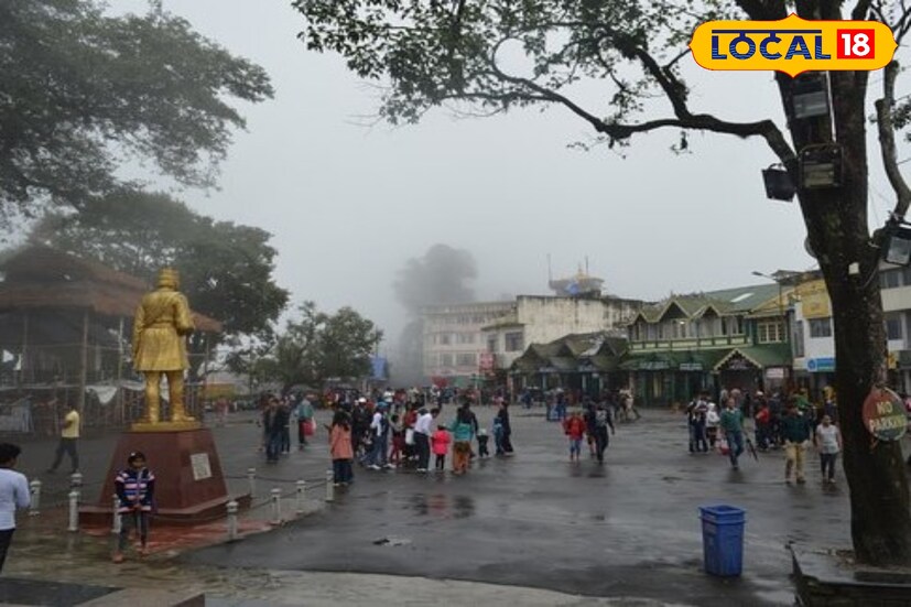 আইএমডি অনুযায়ী আজ দার্জিলিং এর সর্বোচ্চ তাপমাত্রা ২১ ডিগ্রি সেলসিয়াস এবং সর্বনিম্ন ১৫ ডিগ্রি সেলসিয়াস পর্যন্ত থাকবে। বিক্ষিপ্তভাবে বৃষ্টির সম্ভাবনা রয়েছে দার্জিলিং, কালিম্পং এর বেশ কিছু এলাকায়। 