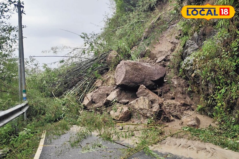 অন্যদিকে , অতিরিক্ত বৃষ্টির জেরে তেনটেক খোলা ও মাখায় দিখু থেকে সিংতাম রোড বন্ধ হয়ে গিয়েছে। 