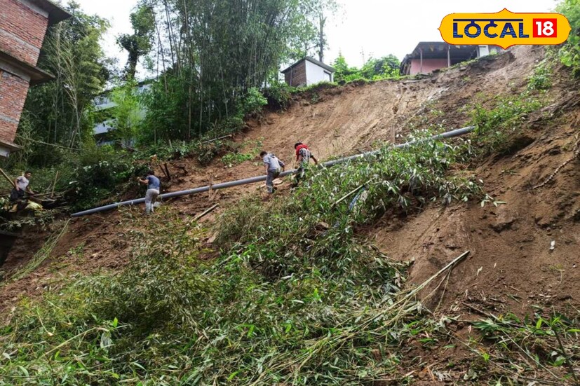 টানা বৃষ্টিতে বিপর্যস্ত পাহাড় গোটা পাহাড়। ইয়াংগাং সাব ডিভিশনের প্রতিটি গ্রামের খুব ভয়াবহ অবস্থা। বৃষ্টির জলে রাস্তা ঢেকে গিয়েছে।