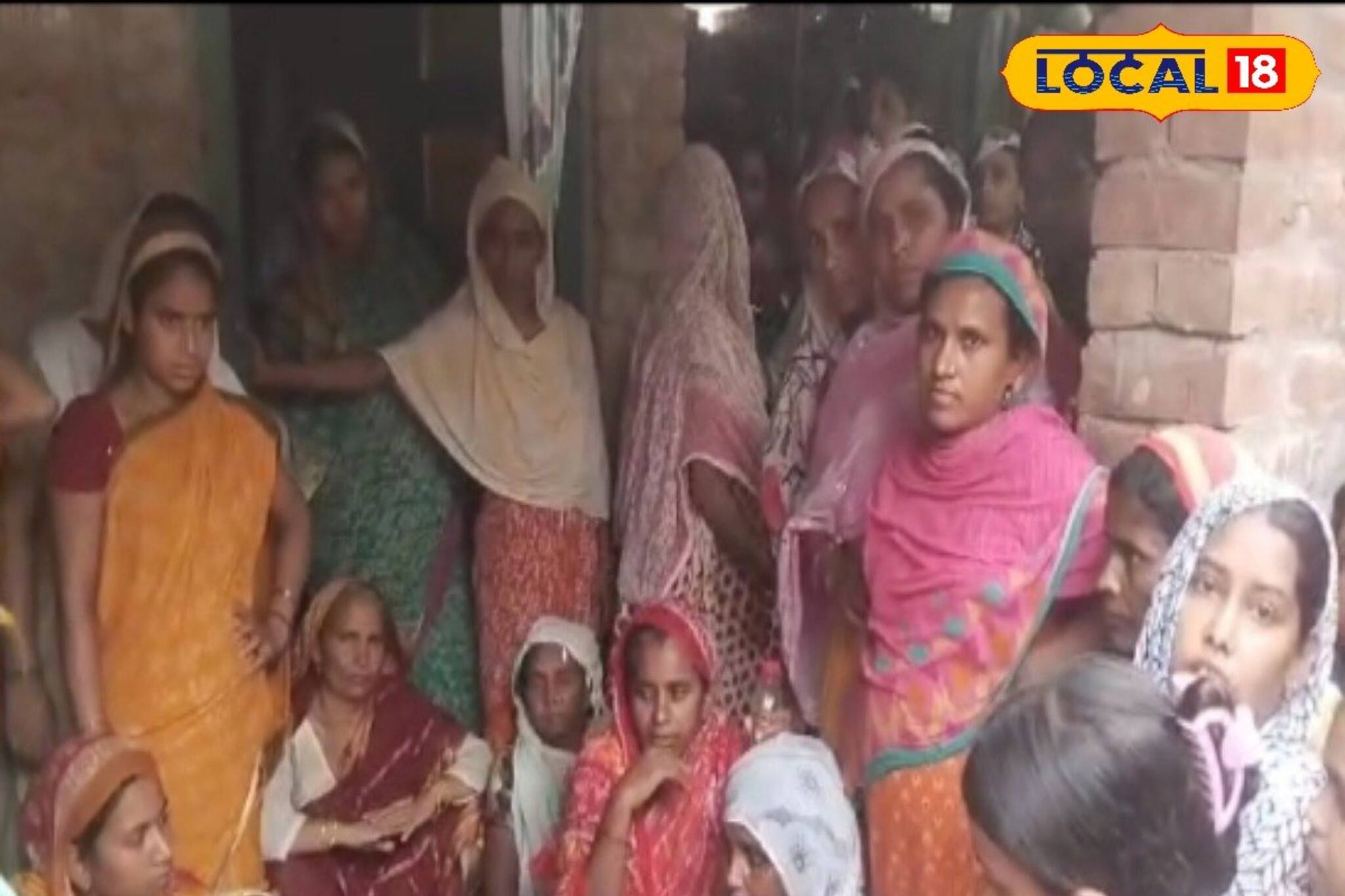 চলন্ত ট্রেনের দরজায় দাঁড়িয়ে সাবধান! ইদের ছুটিতে বাড়ি ফেরা হল না