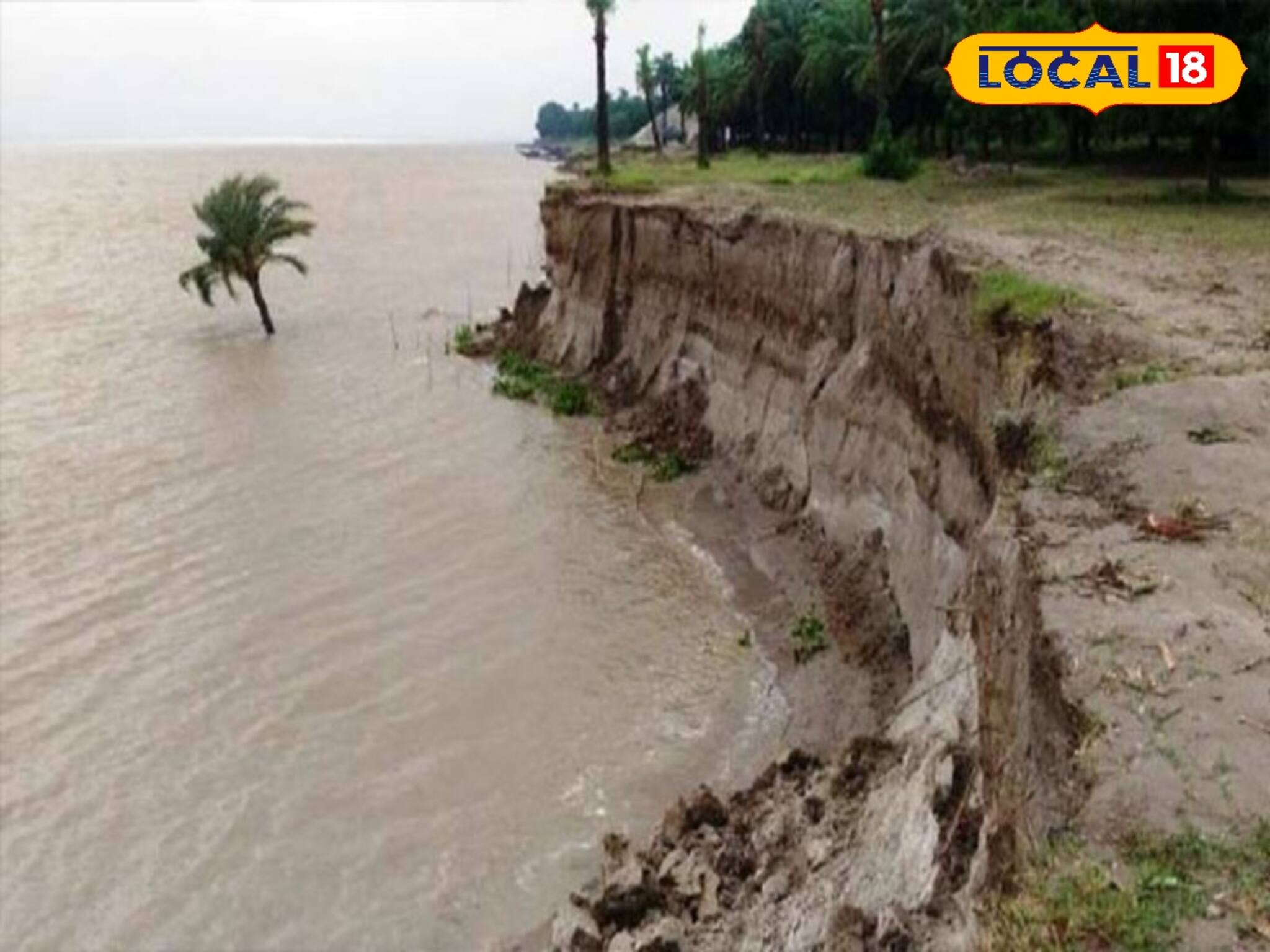 বাড়ছে জল, ফুঁসছে মহানন্দা! ভাঙনের আশঙ্কায় ঘুম নেই নদীপাড়ের বাসিন্দাদের