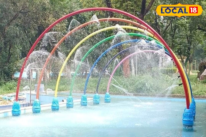 এই গরমে সুইমিং পুলে গলা পর্যন্ত ডুবে থাকার পাশাপাশি রয়েছে জল নিয়ে খেলা করার একাধিক সুযোগ। রয়েছে রেন ডান্স করার সুযোগও। আর এই গরমে এমন সুযোগ পেলেকে ছাড়তে চায় বলুন! তাও আবার মাত্র ১০০ টাকায়।
