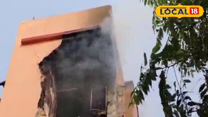 বিস্ফোরণের তীব্রতায় উড়ে গিয়েছে ঘরের দেওয়াল