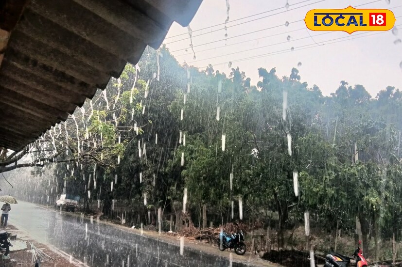 মালদহ: সকালে এক পশলা বৃষ্টি।তারপর মেঘলা আকাশ। গোটা গৌড়বঙ্গ জুড়ে এদিন বিক্ষিপ্ত বৃষ্টিপাত হয়েছে। তবে যে কোন মুহূর্তে মুষলধারে বৃষ্টির পূর্বাভাস রয়েছে জেলাগুলিতে।