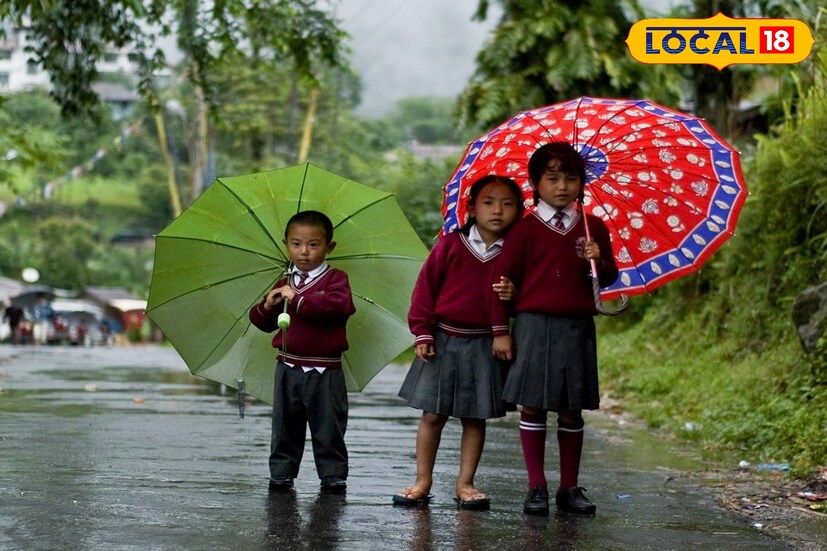 উত্তরের উপরের দিকের জেলাগুলিতে কোনও কোনও জায়গায় প্রবল বৃষ্টি হতে পারে। এছাড়া দার্জিলিং, কালিম্পং-এ ভারী থেকে অতিভারী বৃষ্টি হতে পারে।
