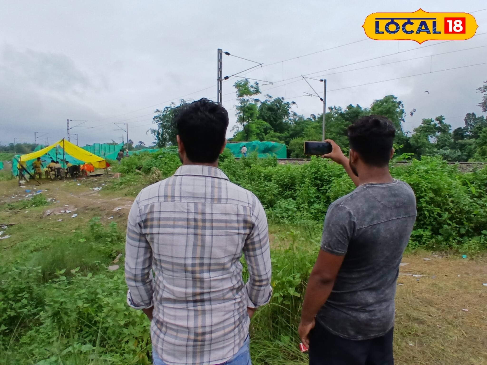 রক্তাক্ত রেললাইন এখন সেলফি জোন! কাঞ্চনজঙ্ঘা ট্রেন দুর্ঘটনাস্থল যেন দর্শনীয় স্থান