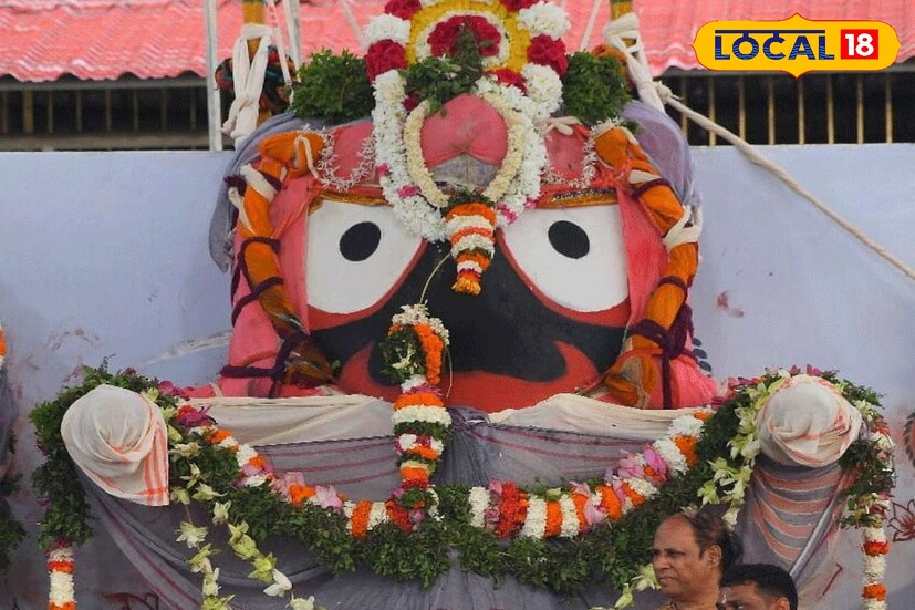 মানুষের বিশ্বাস, ভগবান ঘড়া ঘড়া জলে স্নান করে অসুস্থ হয়ে পড়েন। রুদ্ধদ্বারে চলে তাঁর চিকিৎসা । এরপর আরোগ্য লাভ করে দরজা খোলে তাঁর । এ সময় ১৫ দিনের জন্য দোর দেন ভক্তের ভগবান। 