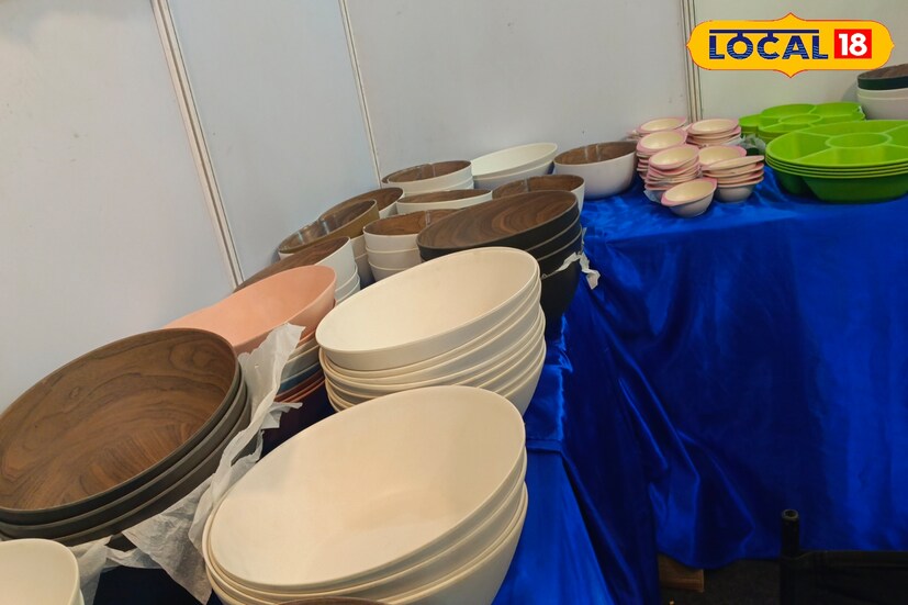 ব্যাম্বো ক্রুকারি অর্থাৎ বাঁশের তৈরি থালা, বাটি, কাপ, জলের গ্লাস ইত্যাদি। বাঁশ মেশিনের সাহায্যে গুঁড়ো করে বিশেষ পদ্ধতিতে এই সমস্ত বাসনপত্র তৈরি করা হয়। তার উপর দেওয়া হয় নানা রকম ডিজাইন। যেগুলি পুনর্ব্যবহার যোগ্য।