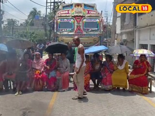 প্রতিবাদ টাকি রাস্তায় 