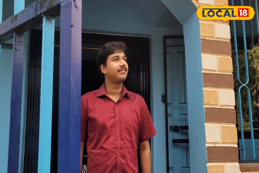 কয়েন, স্ট্যাম্প, পুরোনো দিনের টাকা সংগ্রহের নেশা পার্থিব রায় নামে এই যুবকের।