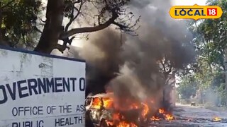 আগুনের তীব্রতায় পুড়ে ছাই বাইরে রাখা গাড়ি ও