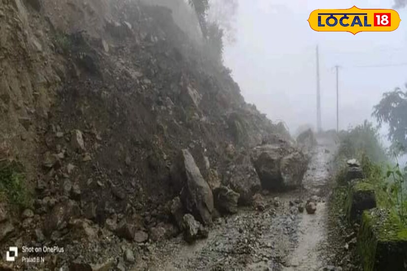 অন্যদিকে, কালিম্পং, দার্জিলিং, সিকিমে ধস শুরু হয়েছে। মাঝে ক’টা দিন পরিস্থিতি একটু স্বাভাবিক হলেও এদিন সকালে ফের ধস নামে। ধসের মাটি, পাথর একেবারে রাস্তার ওপরে এসে পড়ে। যার জেরে লিকুভিরে জাতীয় সড়ক বন্ধ হয়ে গিয়েছে।