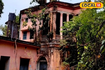 জরাজীর্ণ কড়িকাঠের ছাদ ও সিঁড়ি, বঙ্কিমচন্দ্রের কাজের জায়গা মুখ ঢেকেছে অবহেলায় জরাজীর্ণ কড়িকাঠের ছাদ ও সিঁড়ি, বঙ্কিমচন্দ্রের কাজের জায়গা মুখ ঢেকেছে অবহেলায়
