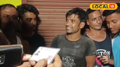 উপযুক্ত নথি পেয়ে পরিবারের হাতে তুলে দিল গ্রামবাসী উপযুক্ত নথি পেয়ে পরিবারের হাতে তুলে দিল গ্রামবাসী