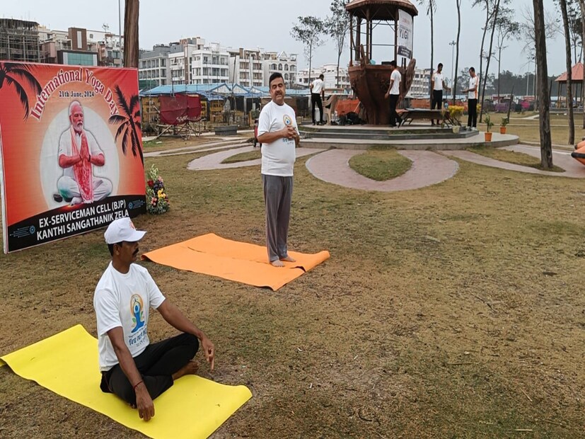 *২০১৫ সালের ২১ জুন প্রথম আন্তর্জাতিক যোগ দিবস পালন করা হয় ভারতবর্ষের সঙ্গে সঙ্গে পৃথিবীর ২০০ দেশে। ২০২৪ সালে যোগ দিবস এবার দশম বছরে পড়েছে। এ বারের যোগ দিবসের থিম হল 'নিজের এবং সমাজের জন্য যোগ অভ্যাস গড়ে তোলা।'
