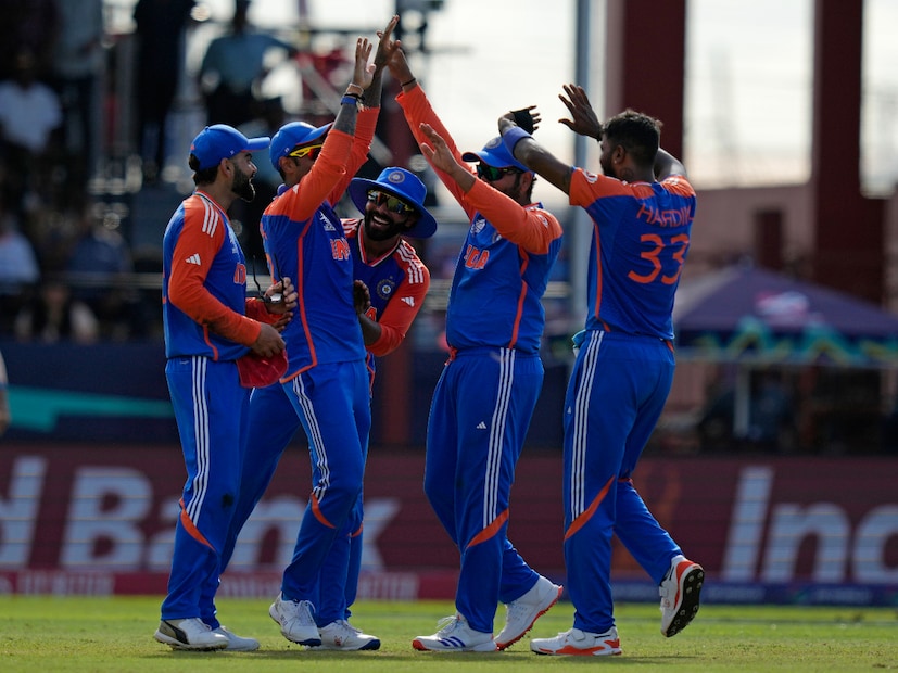 তবে মেগা ফাইনালে ভারতের প্রথম একাদশ কেমন হবে তা নিয়ে রয়েছে জল্পনা। বিরাট কোহলির অফ ফর্ম, আহামরি পারফর্ম করেননি শিবম দুবেও। ফলে দলে পরিবর্তনের একটা সম্ভাবনা থেকেই যাচ্ছে। তবে এক ম্যাচের জন্য উইনিং কম্বিনেশন ভাঙা হবে কিনা সেটাই প্রশ্ন।