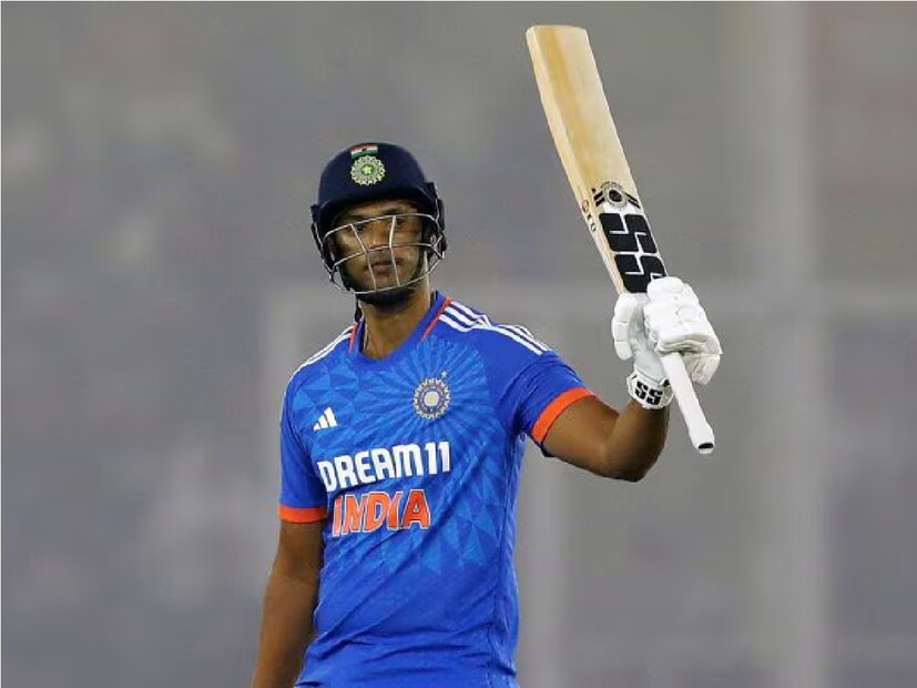প্রথম দুটি ম্যাচ জিতলেও ভারতের দলের ব্যাটিং পারফরম্যান্স নিয়ে রয়েছে প্রশ্ন। বিশেষ যাকে ঘিরে সবথেকে বেশি প্রশ্ন উঠছে তিনি হলেন শিবম দুবে। বাংলাদেশের বিরুদ্ধে অনুশীলন ম্যাচ থেকে পাকিস্তানের বিরুদ্ধে মেগা ম্যাচ, ব্যাটে রান নেই দুবের।