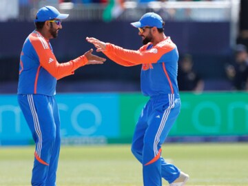 বদলে যাচ্ছে বোলিং? সুপার এইটে টিম ইন্ডিয়ায় ফিরছে চোখে সর্ষেফুল দেখানো বোলার!