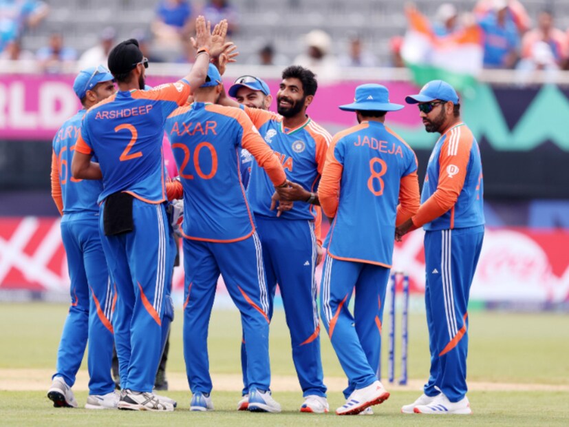 এক ঝলকে দেখে নিন পাকিস্তানের বিরুদ্ধে ভারতের সম্ভাব্য একাদশ: রোহিত শর্মা (অধিনায়ক), বিরাট কোহলি, ঋষভ পন্থ (উইকেটকিপার), সূর্যকুমার যাদব, শিবম দুবে, হার্দিক পান্ডিয়া, রবীন্দ্র জাদেজা, অক্ষর প্যাটেল / যুজবেন্দ্র চাহল, জসপ্রীত বুমরাহ, অর্শদীপ সিং, মহম্মদ সিরাজ। 