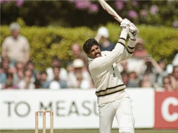 ১৯৮৩ বিশ্বকাপে দারুণ কপিল দেব-  (Image: @ICC/X, formerly Twitter)