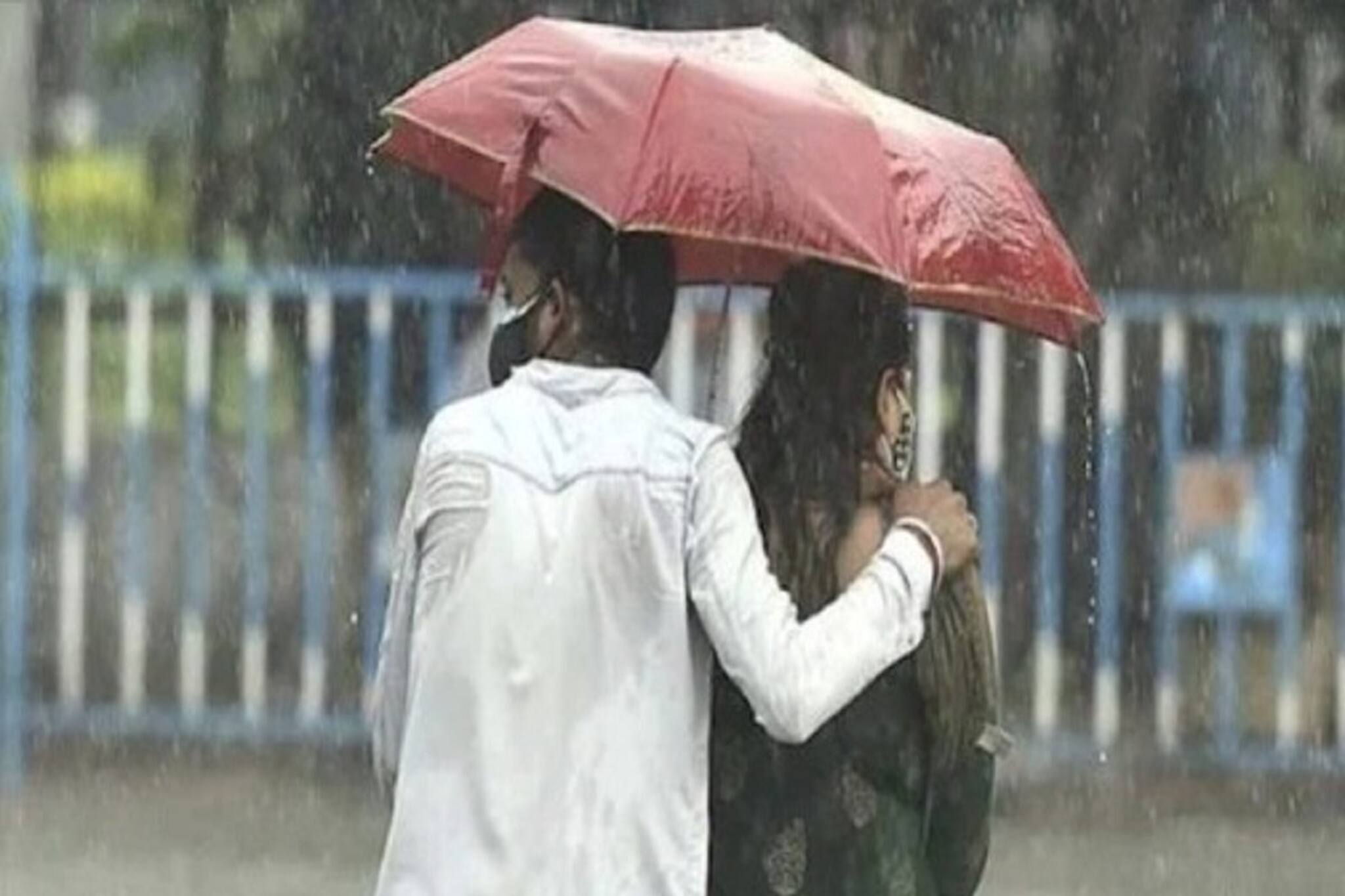 আরও বাড়বে বজ্রবিদ্যুৎ-সহ বৃষ্টি! রবিবার ৫ জেলায় ভারী বর্ষণ, আবহাওয়ার জরুরি খবর!