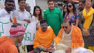 যজ্ঞ করছেন মদন মিত্র