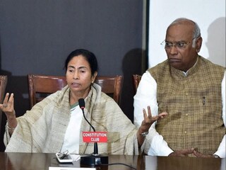 মমতাকে ফোন খাড়গের৷ ফাইল ছবি