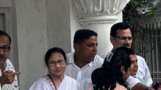 কোচবিহারের মদনমোহন মন্দিরে পুজো দিলেন মমতা! নতুন সাংসদকে কী পরামর্শ মুখ‍্যমন্ত্রীর?